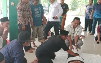 57 Warga Antusias Ikuti Praktek Pengurusan Jenazah di Masjid Baitul Jannah Perum BCL