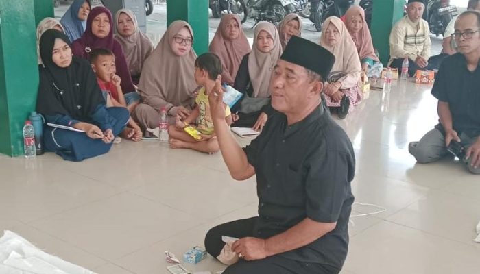 57 Warga Antusias Ikuti Praktek Pengurusan Jenazah di Masjid Baitul Jannah Perum BCL