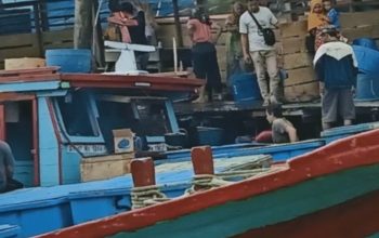 Laut Tapteng Diduga Dijarah Kapal Bom, Menteri KKP Diminta Turun Tangan dan Bongkar Permainan Oknum Laut Tapteng Diduga Dijarah Kapal Bom, Menteri KKP Diminta Turun Tangan dan Bongkar Permainan Oknum
