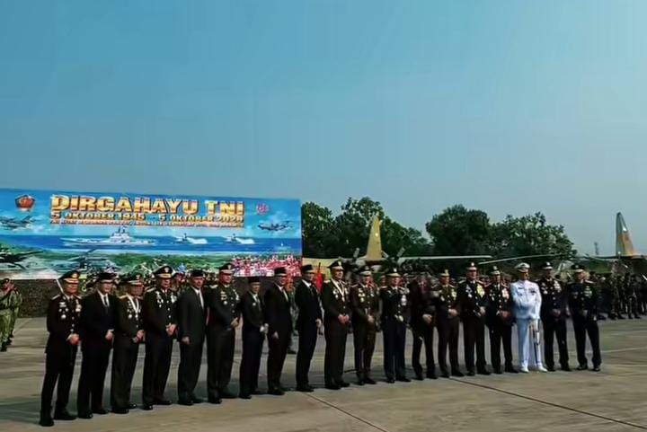 Wali Kota Cimahi Ngatiyana Hadiri Upacara HUT ke-81 TNI di Lanud Husein Sastranegara