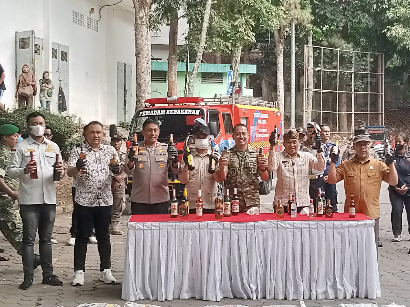Wali Kota Cimahi Ngatiyana Hadiri Pemusnahan Barang Bukti Polres Cimahi