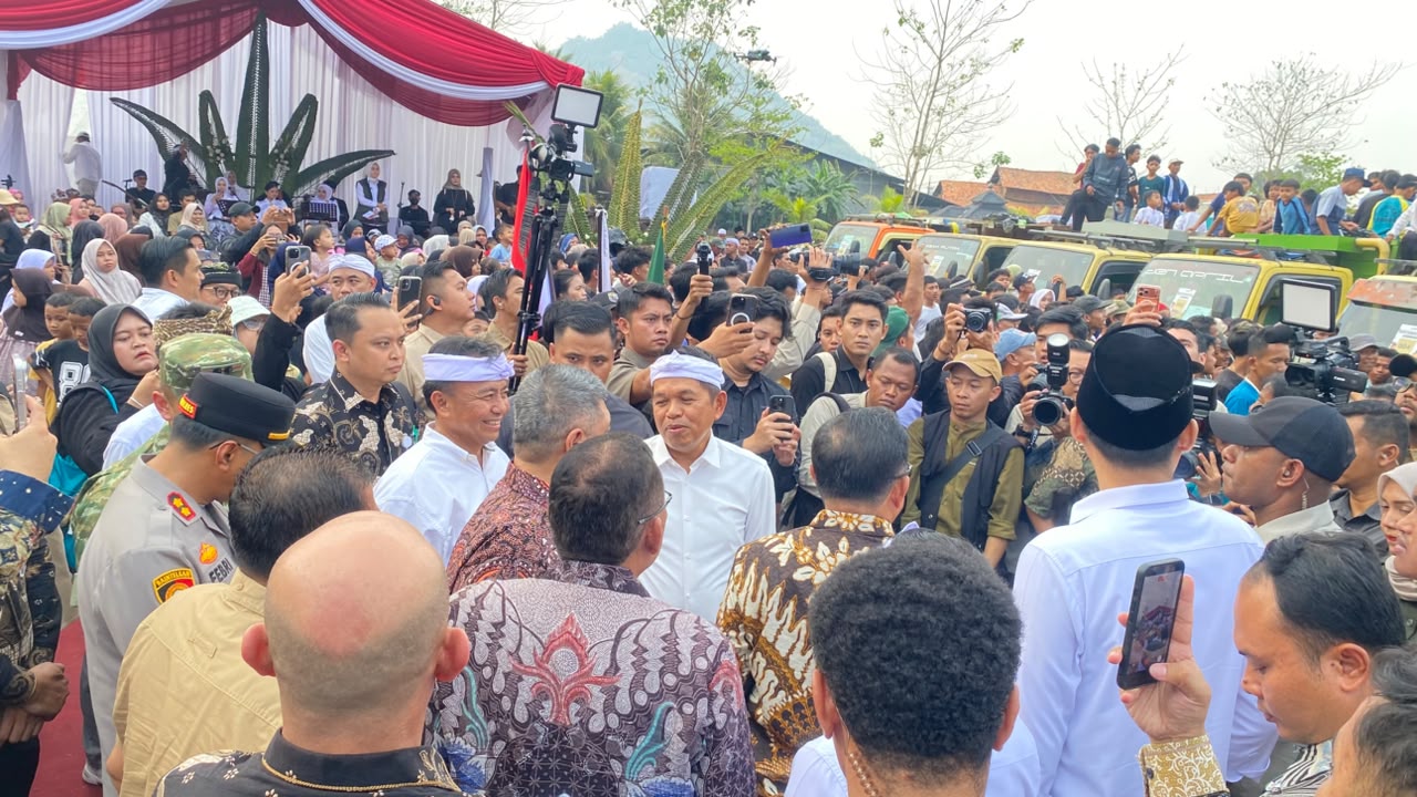 Pelaksanaan Program Gentengisasi dan Pemberdayaan Perajin Lokal di Purwakarta Pelaksanaan Program Gentengisasi dan Pemberdayaan Perajin Lokal di Purwakarta