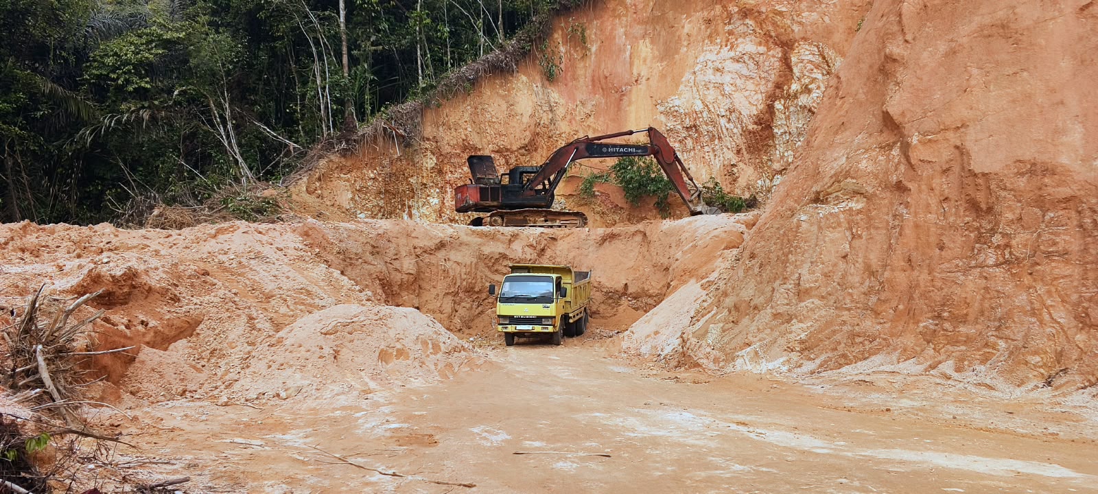 Kalau Izin Belum Terbit, Mengapa Galian Masih Berjalan? Pemkab Tapteng Diminta Buka-bukaan
