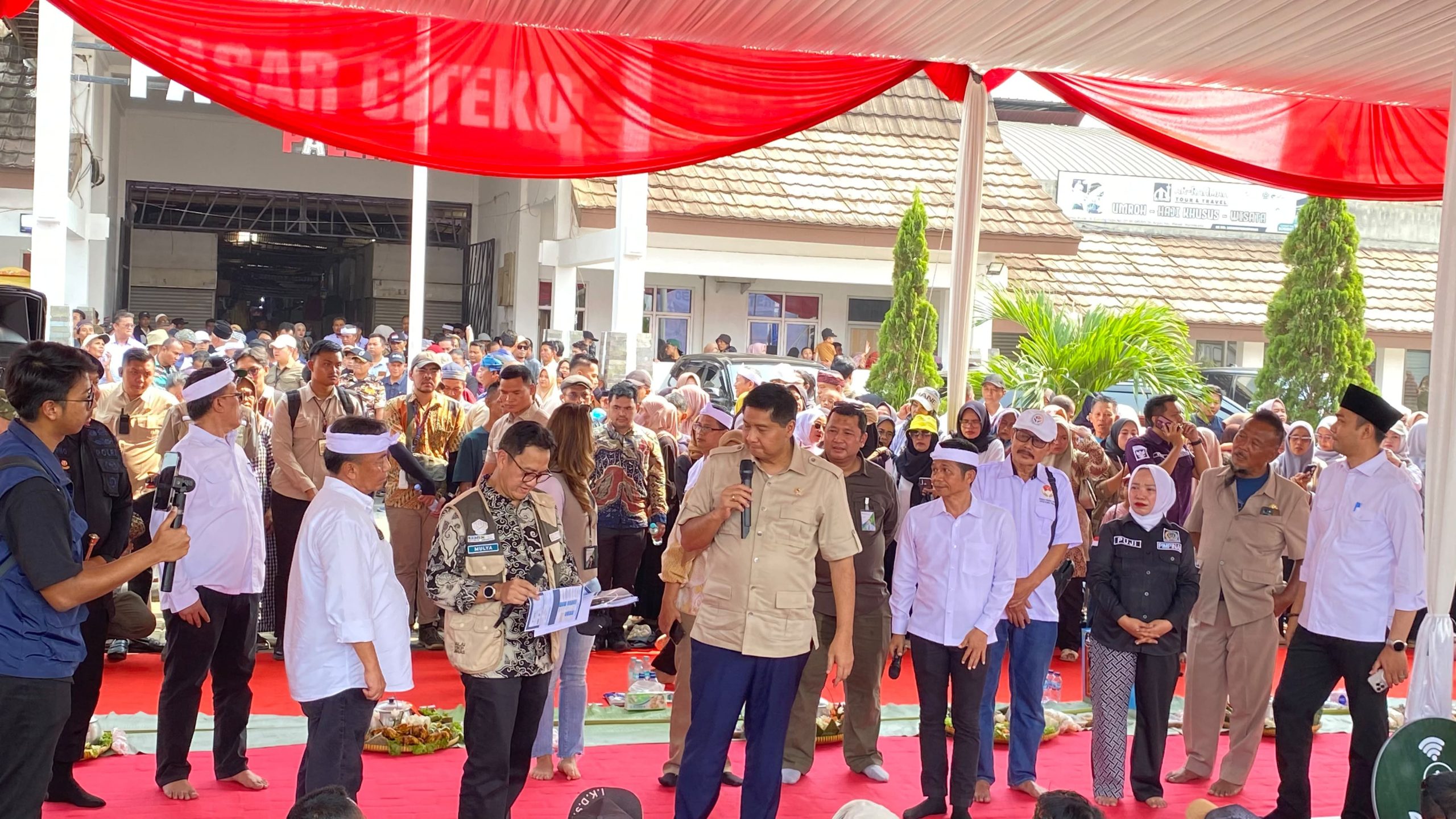 Pelaksanaan Program Gentengisasi dan Pemberdayaan Perajin Lokal di Purwakarta Pelaksanaan Program Gentengisasi dan Pemberdayaan Perajin Lokal di Purwakarta