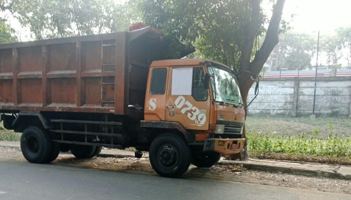 Diduga Keluar dari Jalur Tugas, Armada Sampah TPS Dipo Mampang Sering ‘Nginap dan Bersandar’ di Area Pancoran