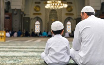 Khutbah Jumat: 3 Peran Penting Seorang Ayah dalam Tumbuh Kembangnya Setiap Anak