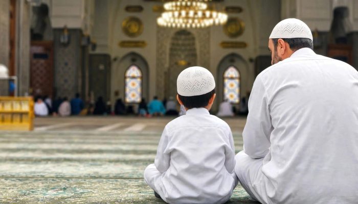 Khutbah Jumat: 3 Peran Penting Seorang Ayah dalam Tumbuh Kembangnya Setiap Anak