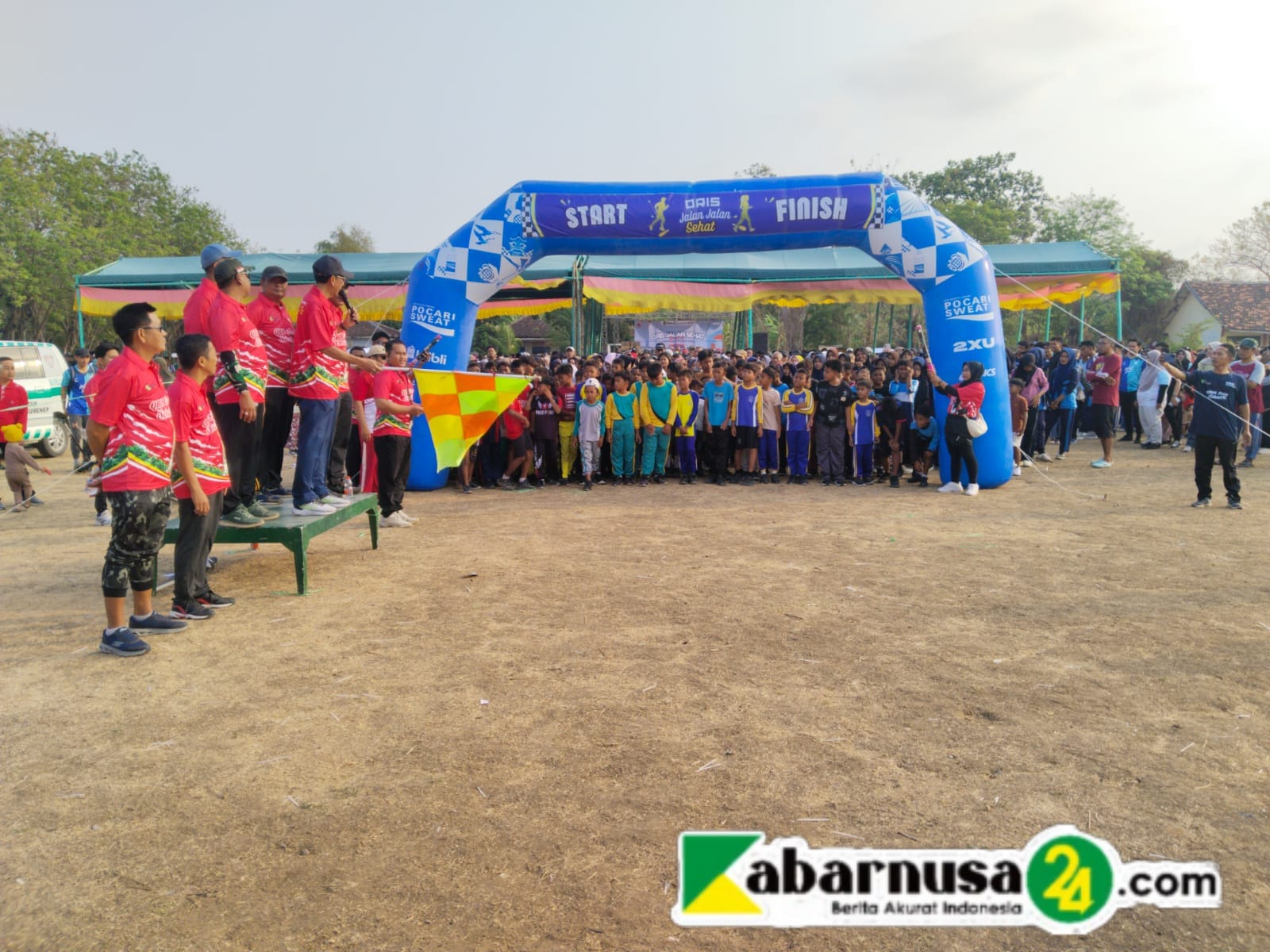 Sosialisasi QRIS di Pulau Sapudi, Bapenda Sumenep Gelar Jalan Sehat dan Dorong UMKM Bertransaksi Digital