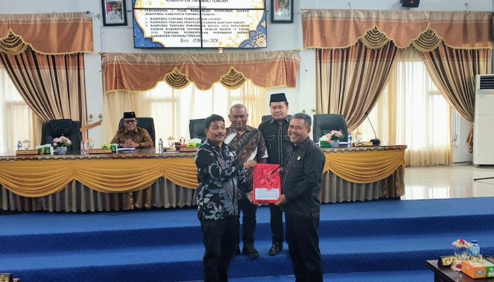 DPRD Tapanuli Tengah Gelar Rapat Paripurna, Bahas Tiga Ranperda Strategis