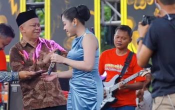 Hajatan Mantu Bu Lurah Cipayung Jaya Depok Undang Dangdut Adella Capai Ratusan Juta, Warga Dipungut Parkir Rp20 Ribu