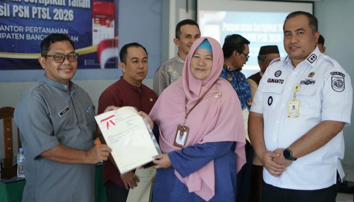 Gratis dan Dibantu Sampai Selesai, Masyarakat Bangka Tengah Antusias Ikut PTSL di Kantah ATR/BPN