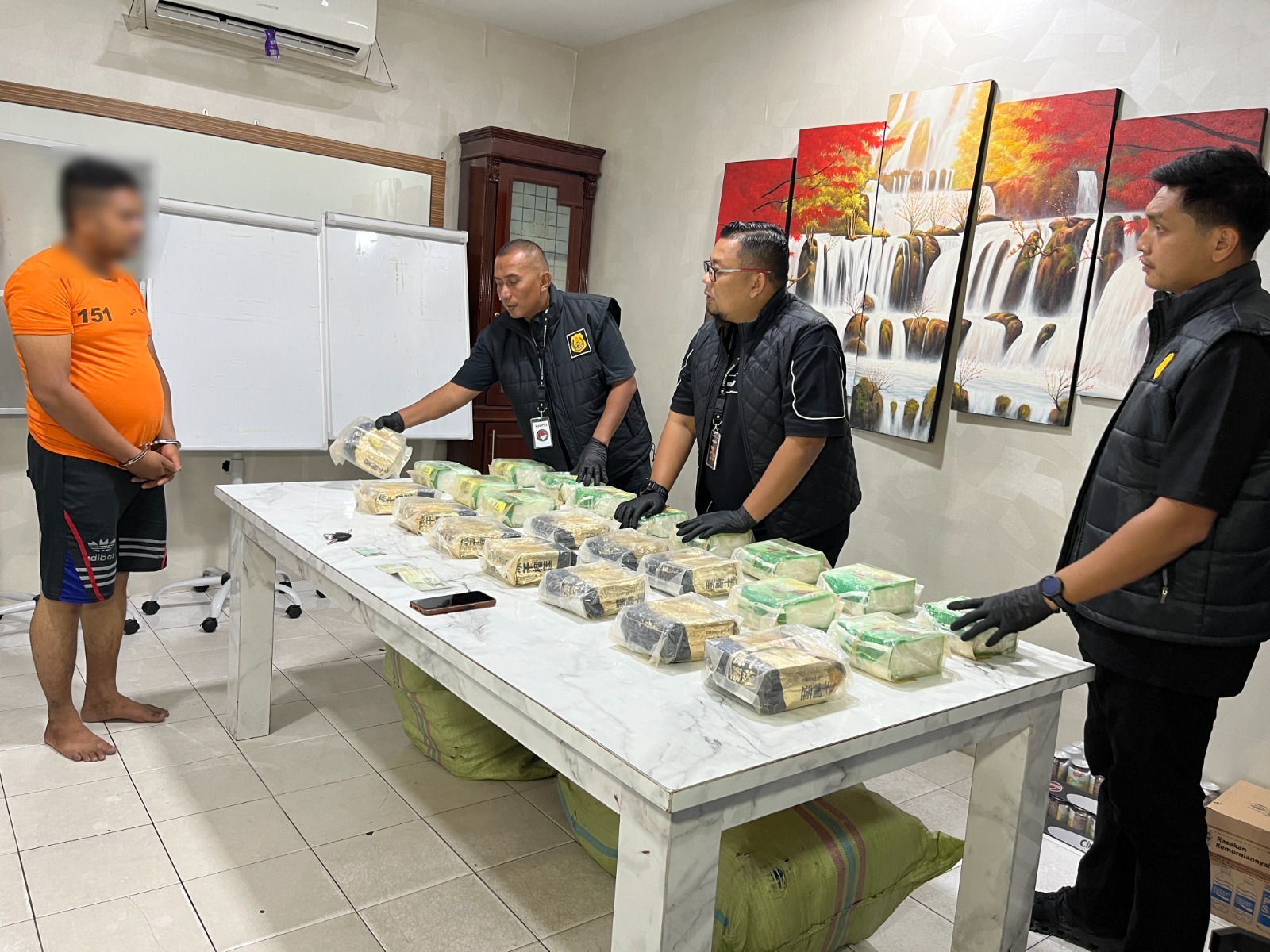 Polrestabes Medan Gagalkan Pengiriman 24 Kg Sabu ke Palembang Diwarnai Aksi Kejar-Kejaran Sampai Tabrak Mobil Pelaku