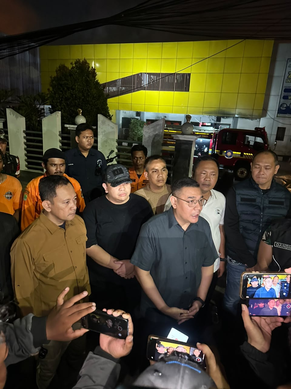 Prihatin Musibah Kebakaran Kantah Karawang, Wamen ATR/BPN Ossy Tegaskan: Dokumen Aman, Layanan Akan Dipulihkan Prihatin Musibah Kebakaran Kantah Karawang, Wamen ATR/BPN Ossy Tegaskan: Dokumen Aman, Layanan Akan Dipulihkan