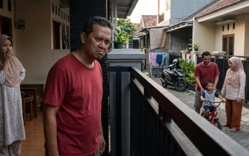 Khutbah Jumat: Bahaya Perbuatan Dengki Kepada Keluarga dan Tetangga