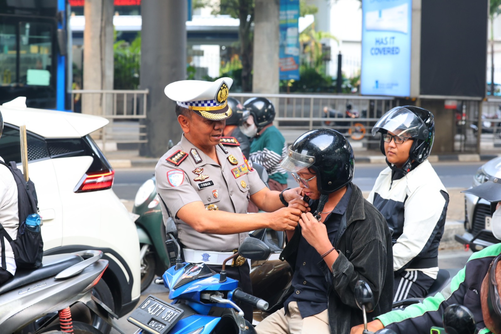 Turun ke Lapangan, Dirlantas Polda Metro Jaya Lebih Pendekatan Humanis ke Masyarakat dan Beri Edukasi Keselamatan Lalu‑Lintas