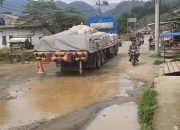 Jalan Provinsi Sedang Diperbaiki, Truk Tronton Pengangkut Semen Tetap Melintas, Siapa yang Bertanggung Jawab?