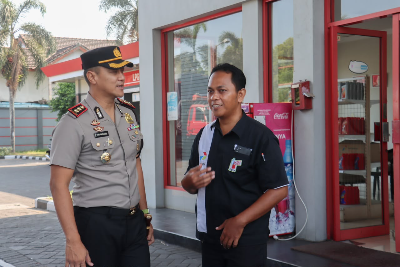Kapolres Lumajang Cek Stok BBM, Distribusi Terkendala Kapal Tanker dan Truk Tangki Rusak