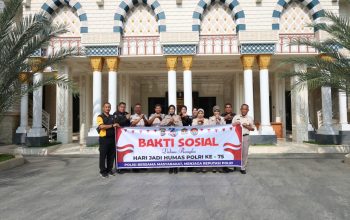 Sambut Hari Jadi Humas Polri ke-75, Bid Humas Polda Sumut Gelar Bakti Sosial Bersihkan Rumah Ibadah