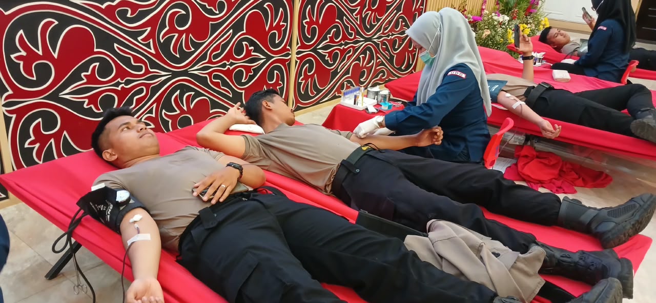 HUT ke-75 Humas Polri, Polda Sumut Tebar Kepedulian Lewat Aksi Donor Darah