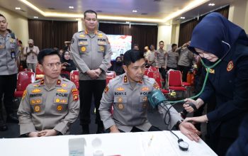 Polisi Bersama Masyarakat, Kapolda, Wakapolda, dan PJU Polda Sumsel Donor Darah Bersama 42 Jurnalis
