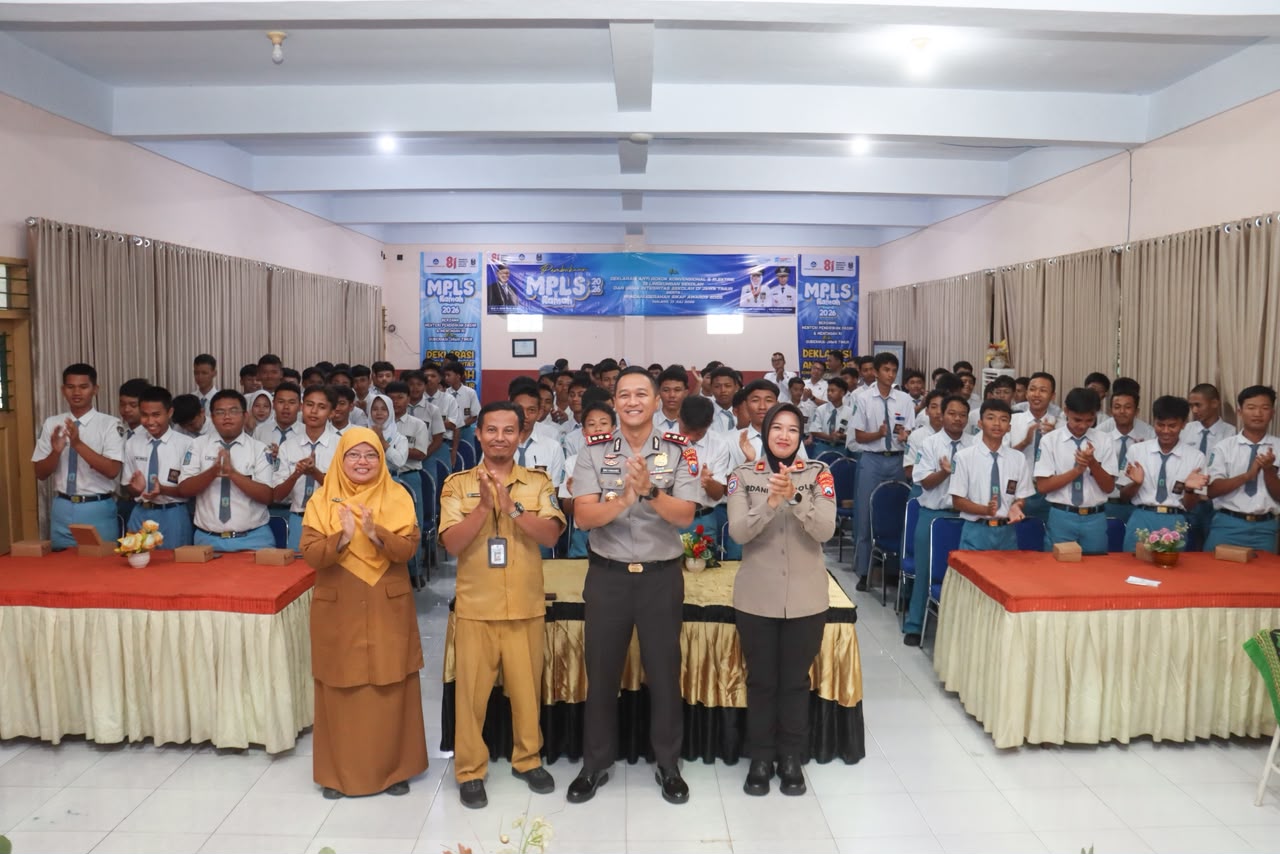 Kapolres Lumajang Bekali Siswa SMKN 1 dengan Edukasi Narkoba hingga Bahaya AI
