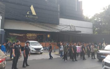 Ambyar Superclub Senopati Digeruduk Massa, Spanduk “Hormati Hari Santri” Dibentangkan