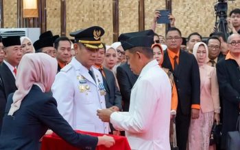 Sah Dilantik di Gedung Pakuan, Bupati Bekasi Asep Surya Atmaja Dapat Titah Tegas dari Dedi Mulyadi: Wujudkan Dokter Keluarga Hingga Jalan Mulus 2027