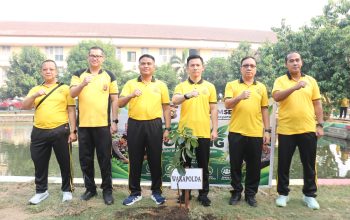 Wujudkan Lingkungan Asri, Polda Sumsel Gelar Penghijauan dan Normalisasi Aliran Air