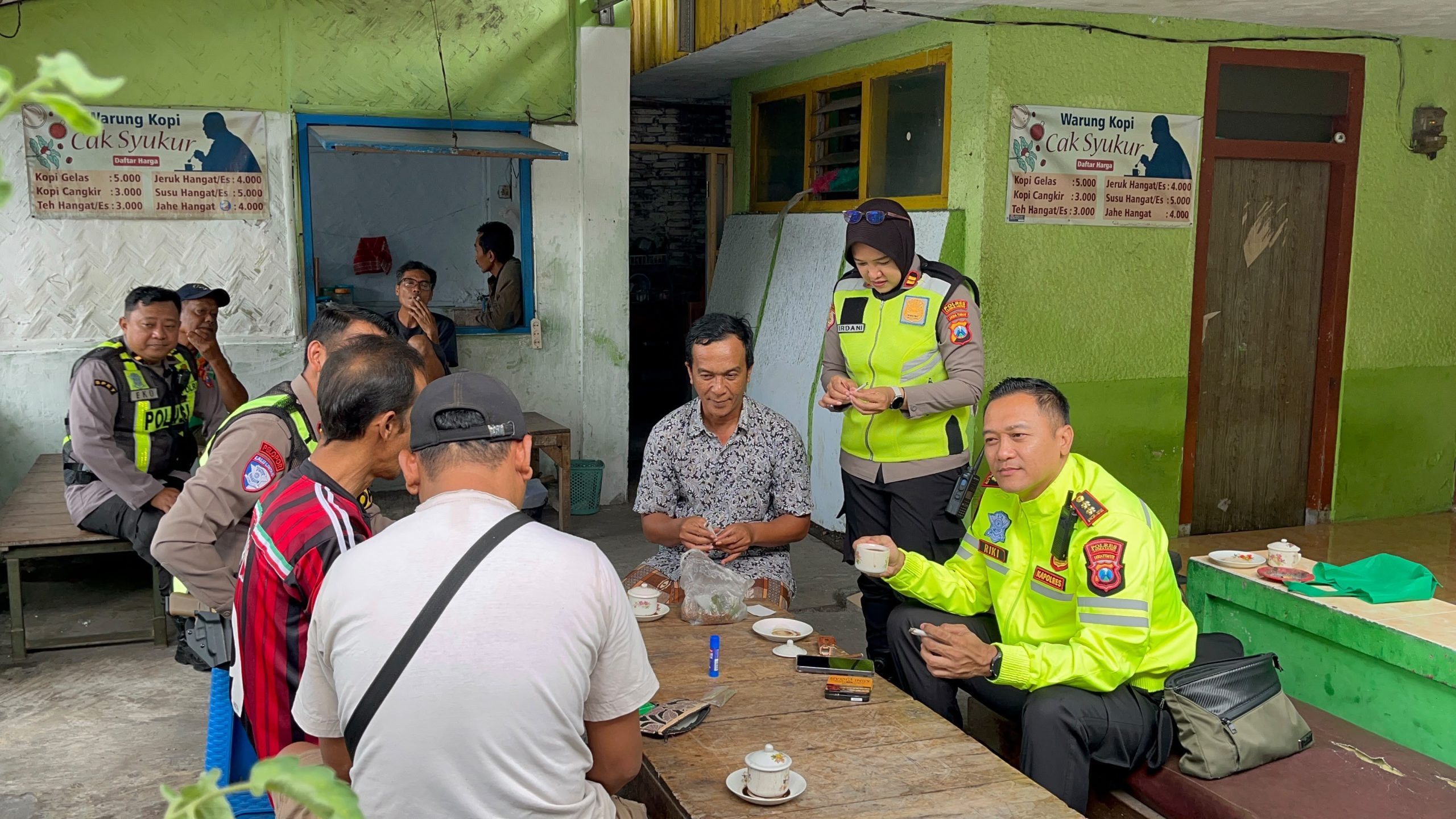 Ngopi Bareng Warga, Kapolres Lumajang Janji Tindak Lanjuti Keluhan Kamtibmas