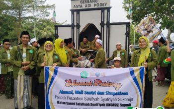 Tampilkan Ikon Menara Suar dan Gerbang Asta Adipoday, IKSASS Rayon Sapudi Meriahkan Pawai Penyambutan Alumni Se-Nusantara