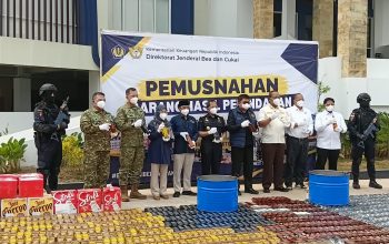 Bea Cukai Sumbagtim Selamatkan Potensi Kerugian Negara Rp20,56 Miliar, Jutaan Rokok Ilegal Dimusnahkan