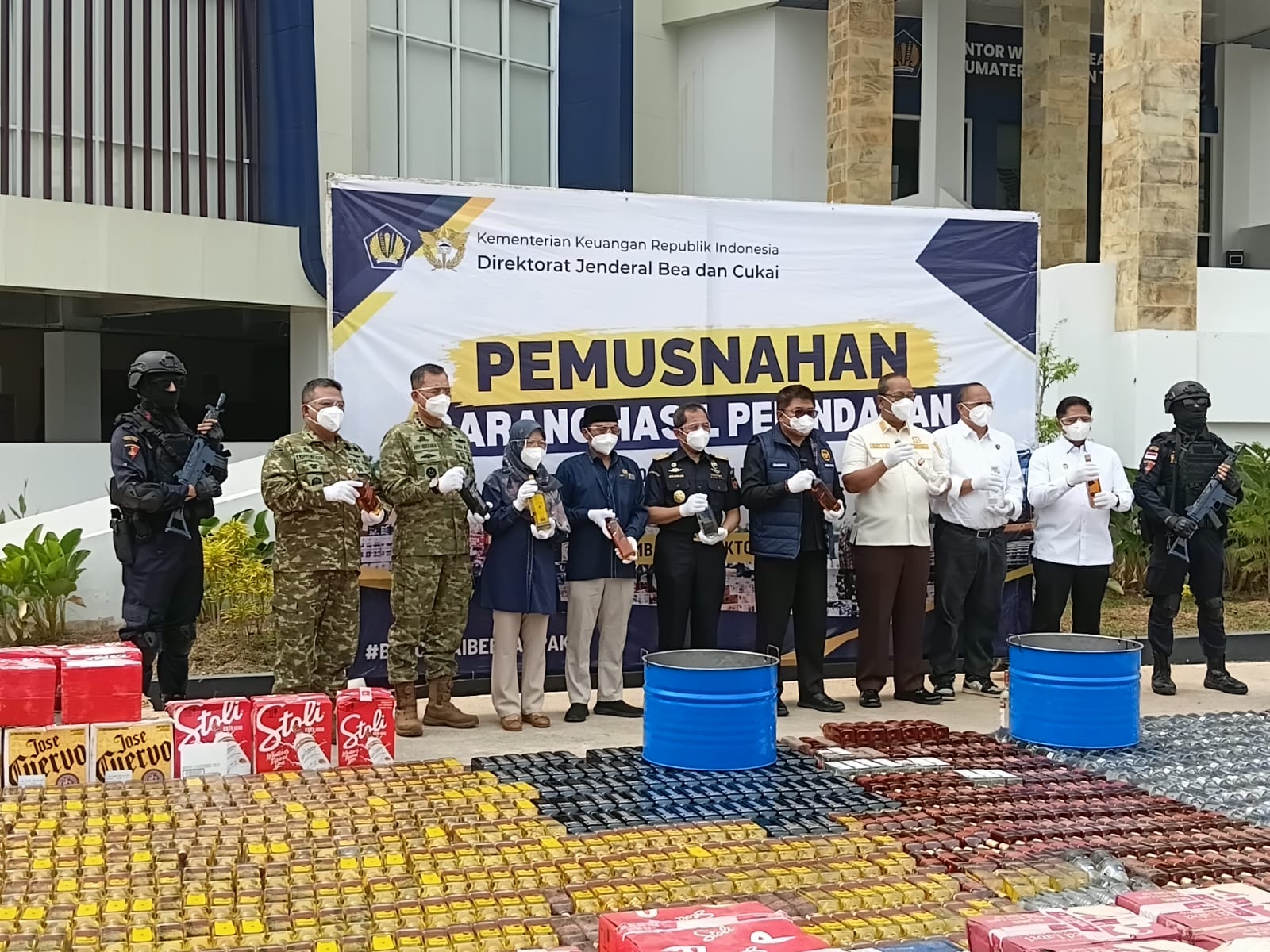 Bea Cukai Sumbagtim Selamatkan Potensi Kerugian Negara Rp20,56 Miliar, Jutaan Rokok Ilegal Dimusnahkan