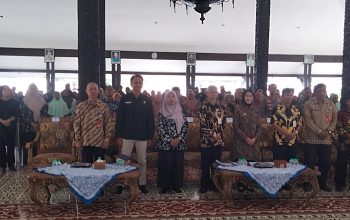BLT Rp600 Ribu untuk 4.293 Warga Lumajang, Bupati Ingatkan Penerima Tak Habiskan Uang untuk Pulsa