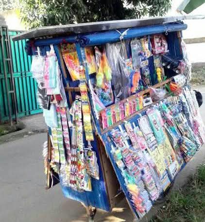 Kemana Kepedulian Pemerintah Pusat dan Wantimpres, Ditengah Ibukota yang Megah Lansia Berjuang Berdagang Jepitan dan Sapu Lidi Demi Bertahan Hidup