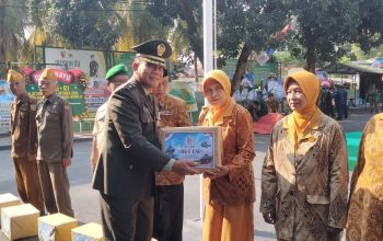 HUT Ke-81 TNI di Kodim 0821 Lumajang, Kasdim Tanuri Tegaskan TNI Harus Selalu Dekat dengan Rakyat HUT Ke-81 TNI di Kodim 0821 Lumajang, Kasdim Tanuri Tegaskan TNI Harus Selalu Dekat dengan Rakyat