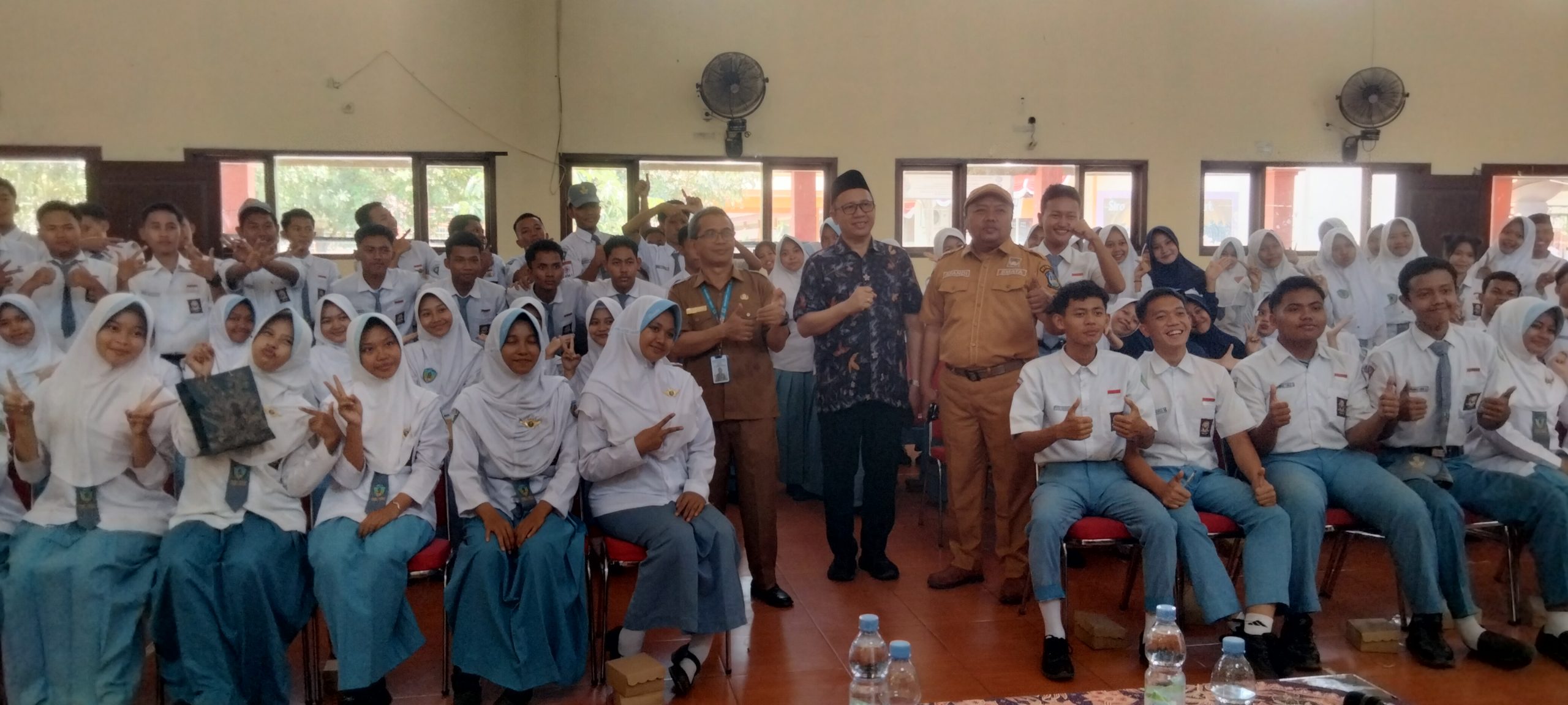 Bang Pur Dorong Siswa SMAN 1 Tempeh Berani Bermimpi Jadi Pemimpin, Tawarkan Beasiswa hingga Rp 35 Juta untuk Program OSIS