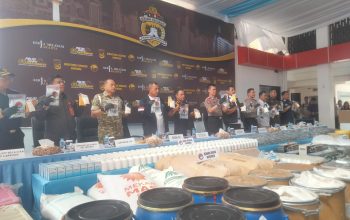 Dibawah Komando Komjen Pol Dadang dan Kombes Pol Bismo Gulung Pabrik Obat Keras Ilegal dan Sita 7,8 Juta Butir Tramadol