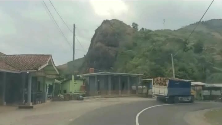 Dibalik Keindahan Pesona Objek Wisata Alam Panjat Tebing Batu Tumpang-Garut, Tersimpan Sejarah Mustika Merah Delima Yang Diburu Para Supranatural?