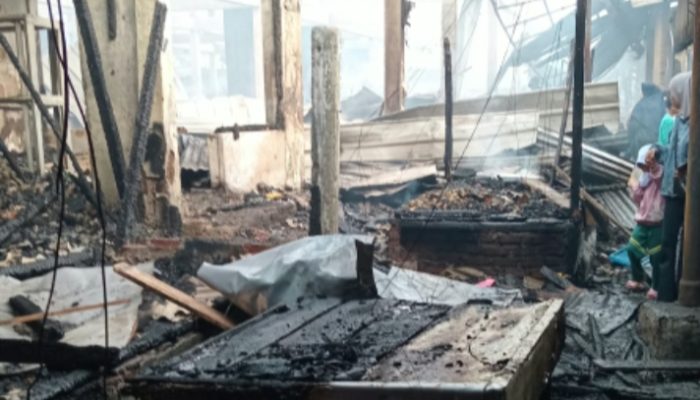Pasca Kebakaran Pasar Andir Garut,Warga Pasar tetap Beraktipitas
