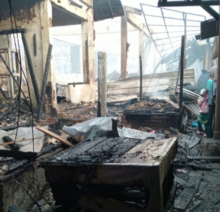 Pasca Kebakaran Pasar Andir Garut,Warga Pasar tetap Beraktipitas
