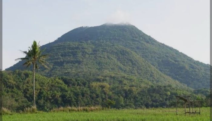 Wisata Religius Syeh Jafar Sidiq, di kaki Gunung Haruman Garut,Jawa Barat Banyak dikunjungi peziarah bahkan dari Luar Negri