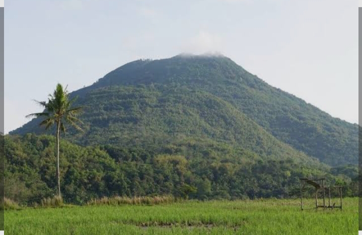 Wisata Religius Syeh Jafar Sidiq, di kaki Gunung Haruman Garut,Jawa Barat Banyak dikunjungi peziarah bahkan dari Luar Negri