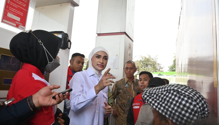 Parah !! Antrean Solar hingga 2,5 Jam di SPBU, Komisi XII DPR Soroti Teknis Manajemen Pertamina