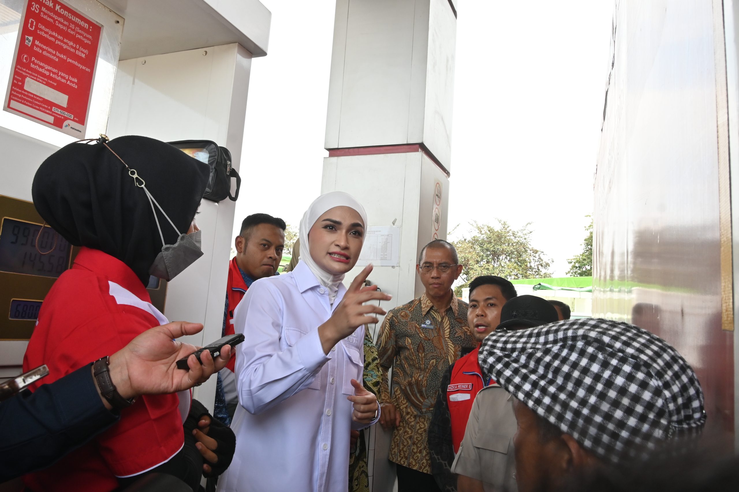 Parah !! Antrean Solar hingga 2,5 Jam di SPBU, Komisi XII DPR Soroti Teknis Manajemen Pertamina