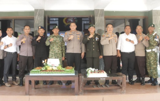 Kapolres Bondowoso Beri Kejutan HUT TNI ke-81, Sinergitas TNI-Polri Makin Solid