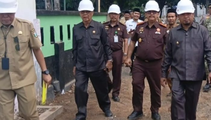 Kajari Bondowoso dan Tim Gabungan Monitoring Revitalisasi Sekolah, Tegaskan Pengawasan Ketat dan Penggunaan Material Lokal