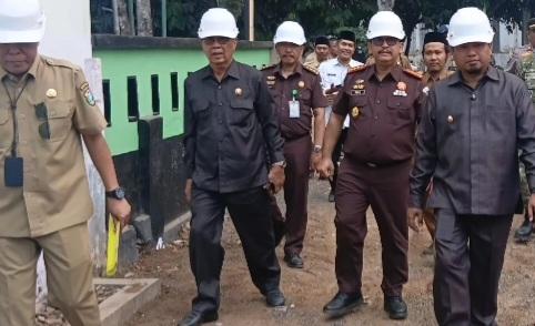 Kajari Bondowoso dan Tim Gabungan Monitoring Revitalisasi Sekolah, Tegaskan Pengawasan Ketat dan Penggunaan Material Lokal