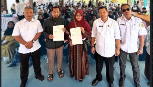 Perkuat Kepastian Hukum Warga, Kantah Bondowoso Serahkan Sertipikat PTSL di Desa Pancoran