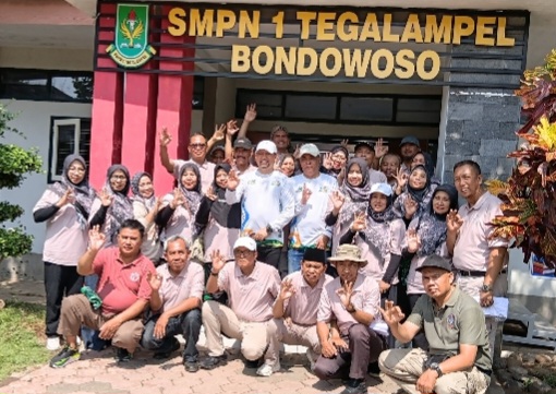 Sinergi Membangun Karakter Bangsa, Pemkab Bondowoso Gelar Senam Bersama dan Penanaman Pohon Buah di SMPN 1 Tegalampel