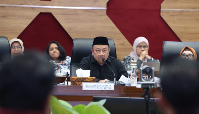 83,5 Persen Guru Sekolah Umum dan Madrasah Non-ASN Gaji Memprihatinkan, Komisi X DPR Pastikan Ada Standar Upah Minimum di RUU Sisdiknas